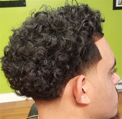 The fade starts high on the sides and back and gradually gets lower as it goes down, allowing you to keep most of your current length and style without using any products. . Taper haircut curls